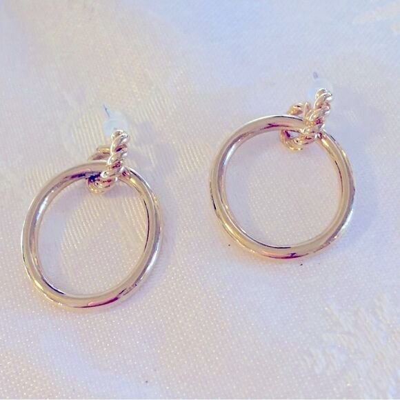 Ralph Lauren Chaps Earrings 1.25” Pierced Gold Tone Vintage Gorgeous - Picture 2 of 3